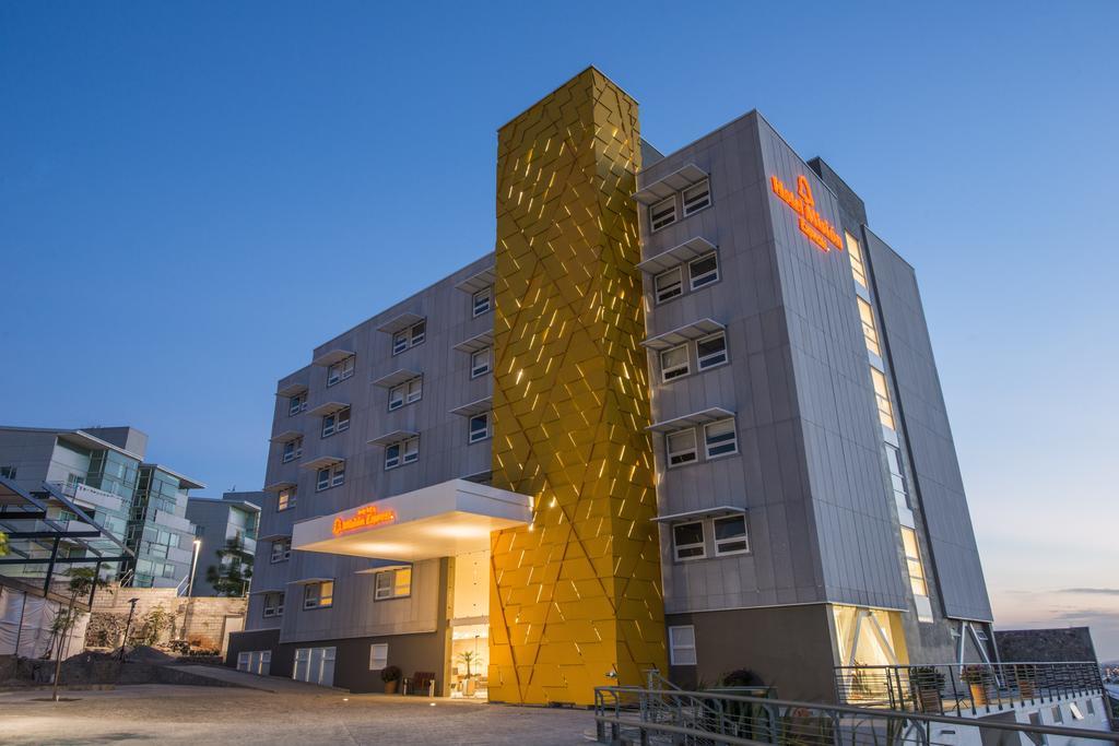 Mision Express Queretaro Hotel Exterior photo