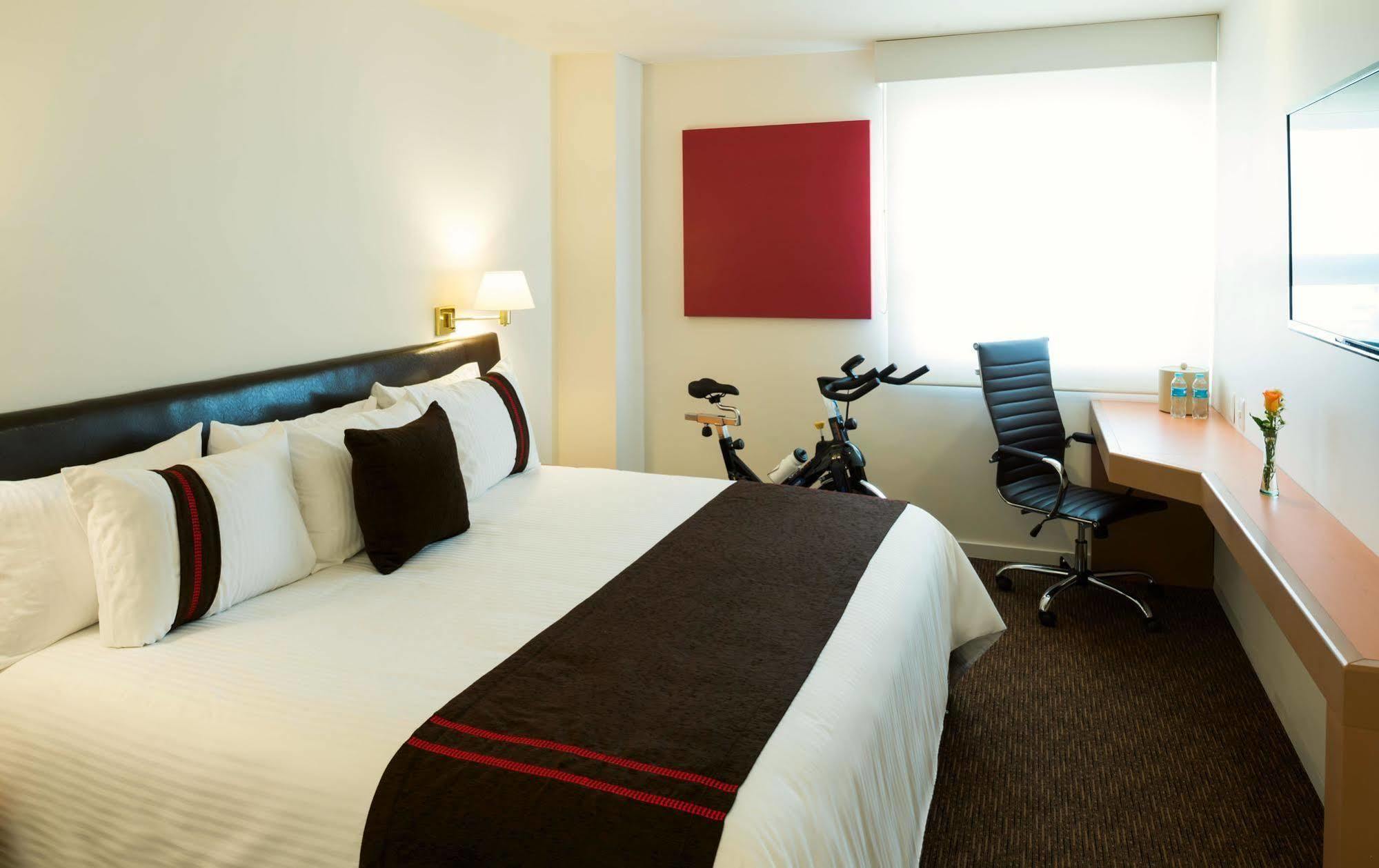 Mision Express Queretaro Hotel Exterior photo